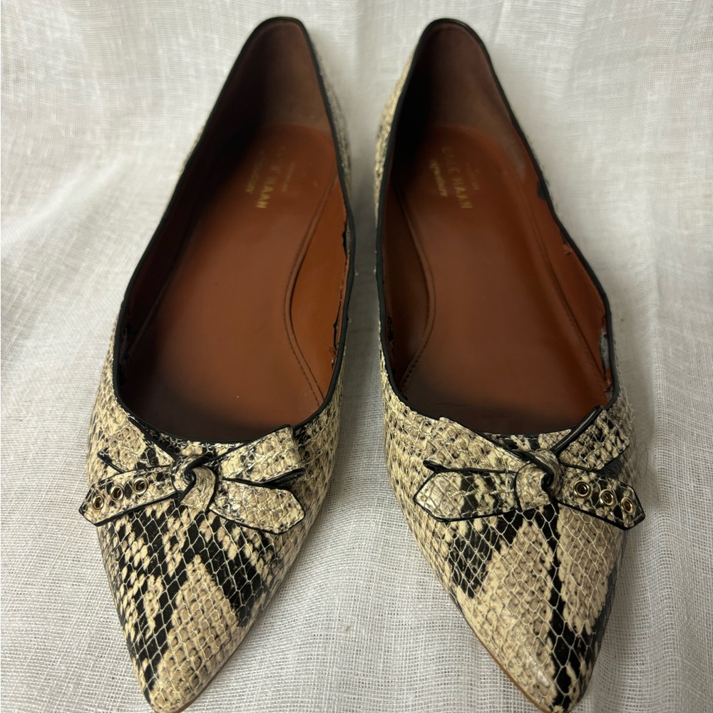 Cole Haan faux snake print poited toe flats with bow SZ 7